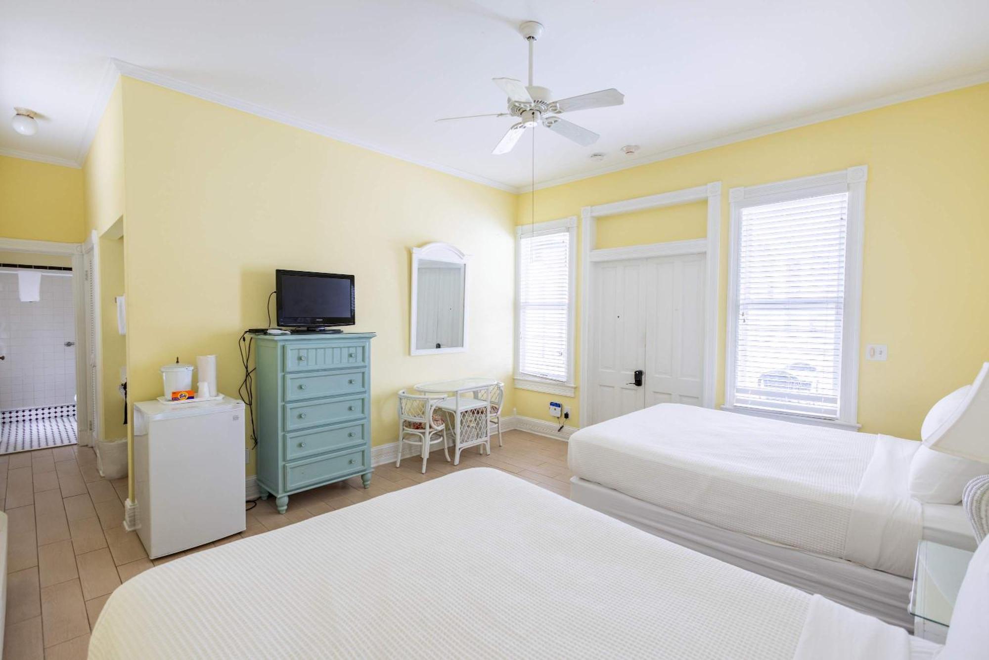 Deluxe Queen At The Curry Mansion - Parking & Heated Pool! Cayo Hueso Exterior foto