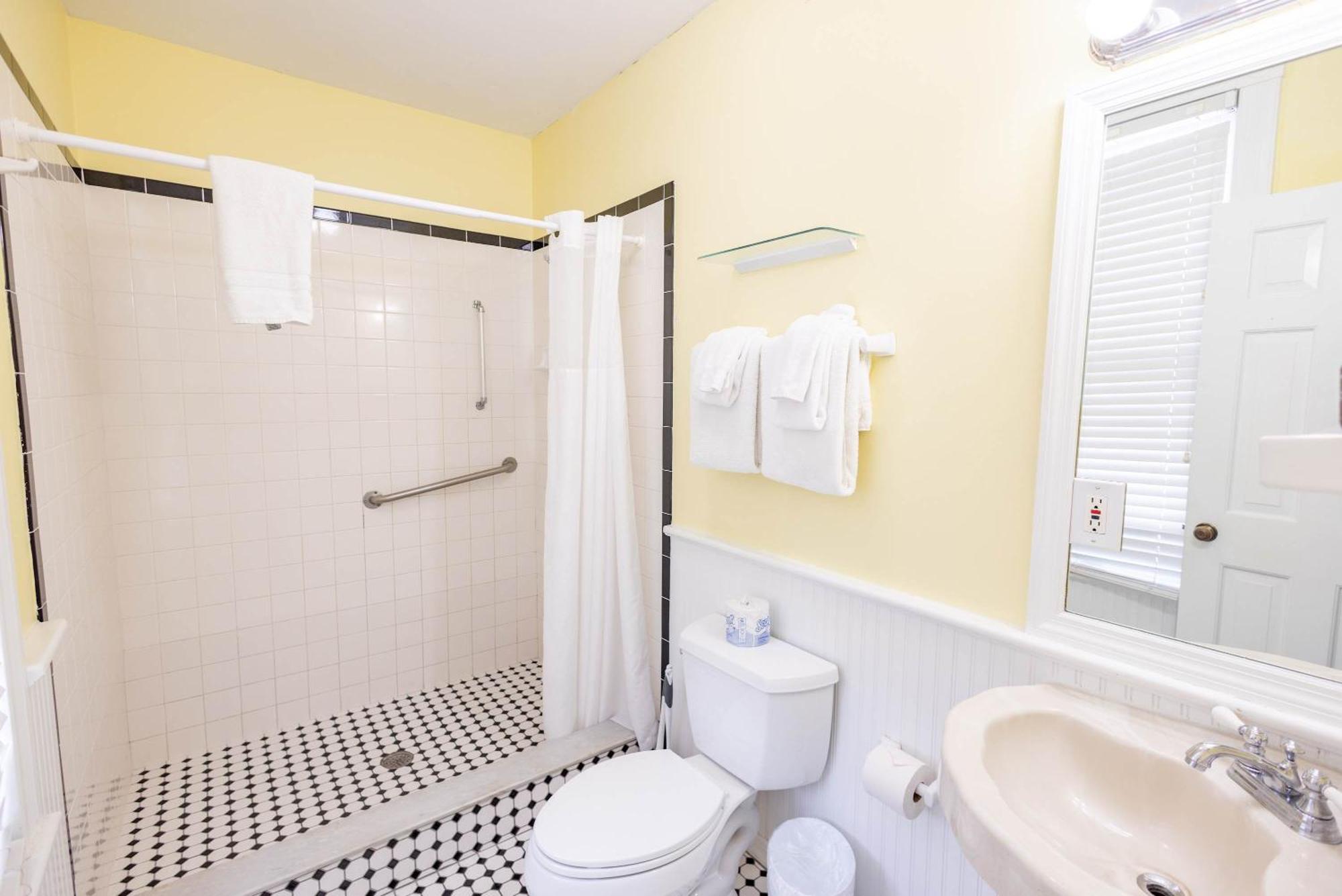 Deluxe Queen At The Curry Mansion - Parking & Heated Pool! Cayo Hueso Exterior foto